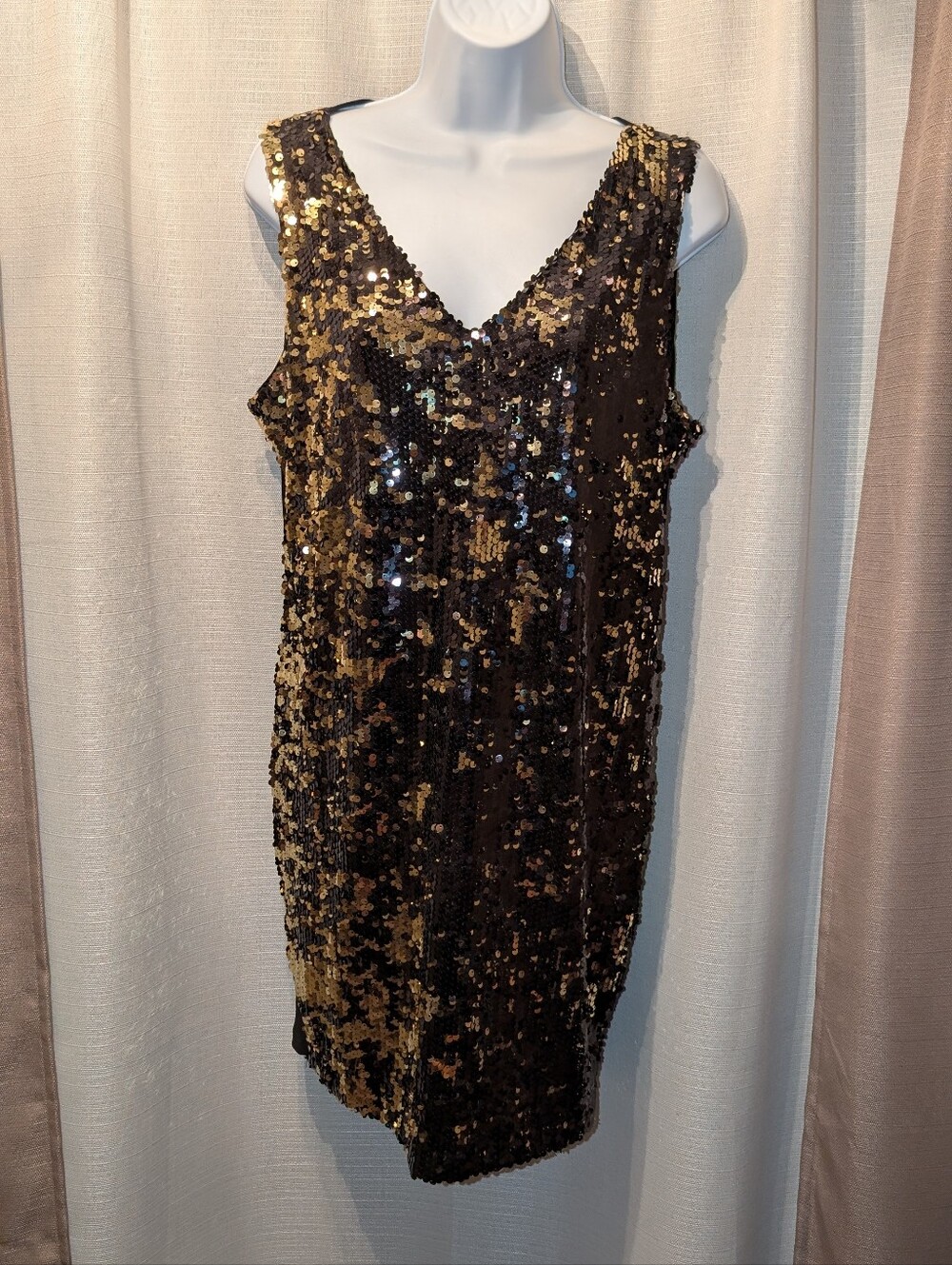 Sequined V-Neck Sleeveless Sheath Dress - Gold/Black